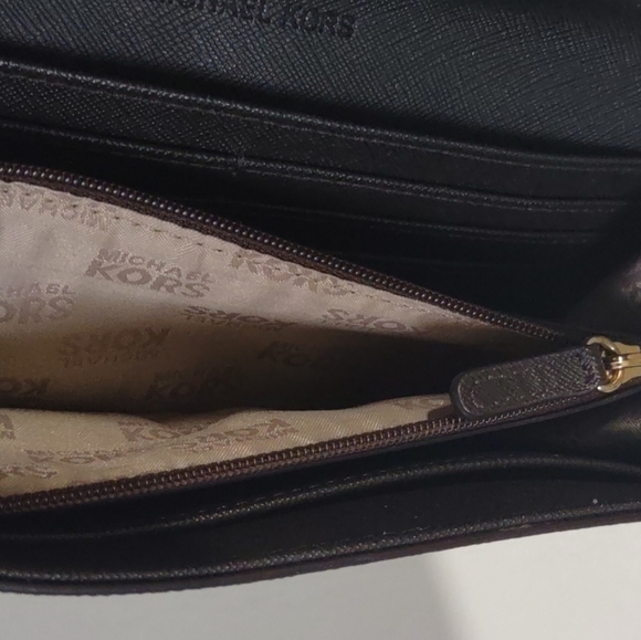 Michael Kors Jet Set Logo Wallet - Picture 12 of 12